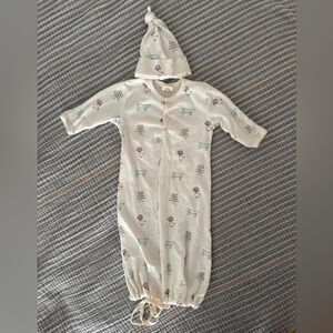 Organic cotton baby gown and hat